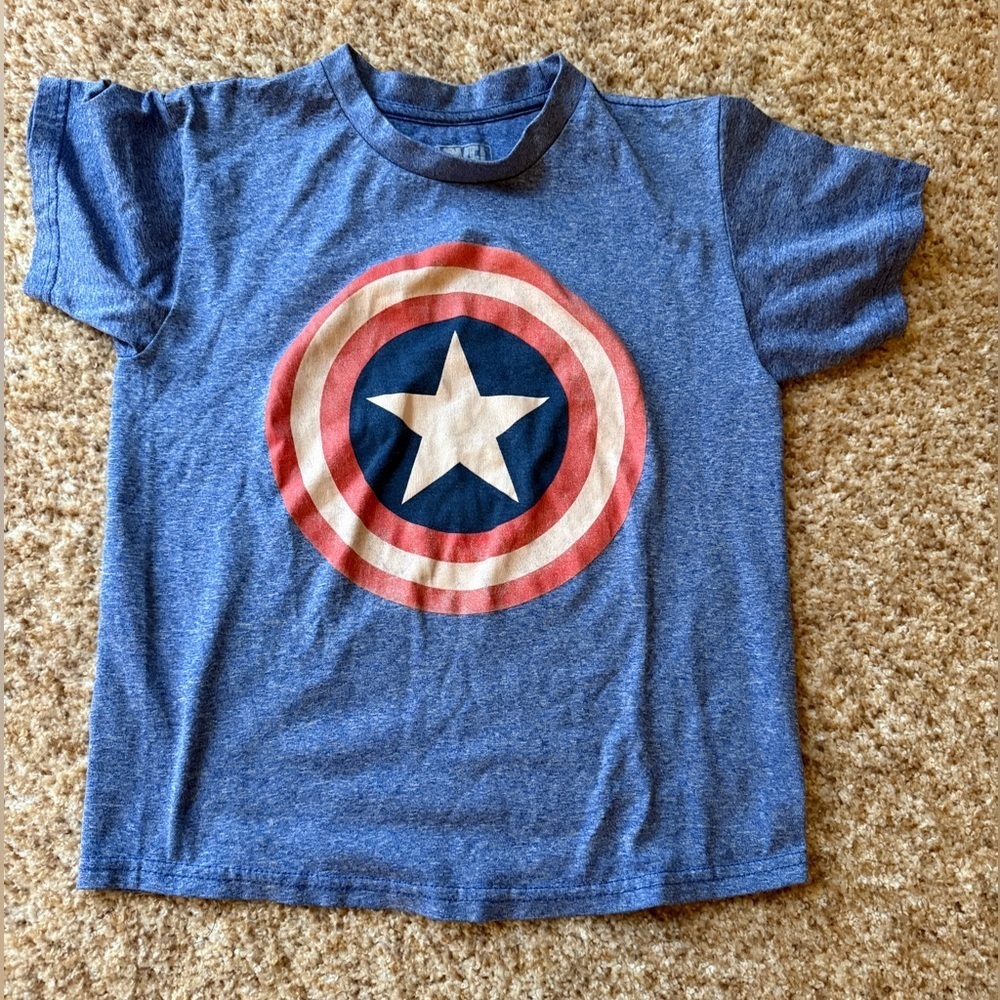Classic Shield CAPTAIN AMERICA Marvel Comics T-Shirt Youth Medium